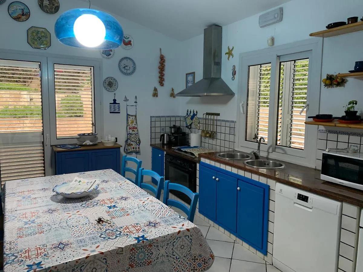 Villa Luce Syrakus 0*,